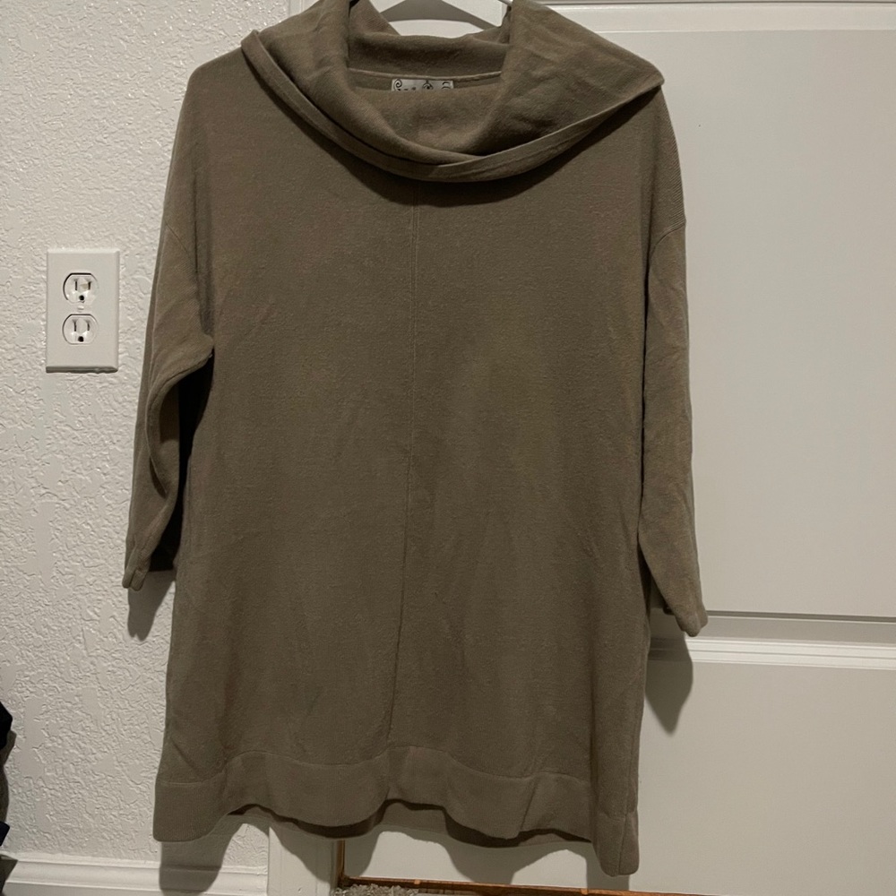 Med long sleeve shirt